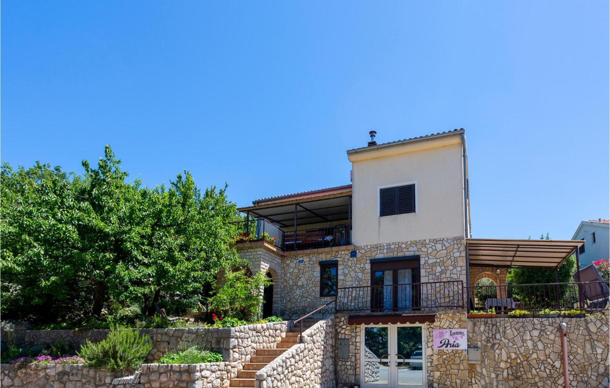 2 Bedroom Amazing Apartment In Njivice Exterior photo